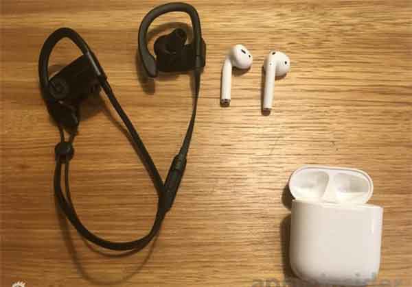 苹果AirPods对比Powerbeats3耳机有什么区别?