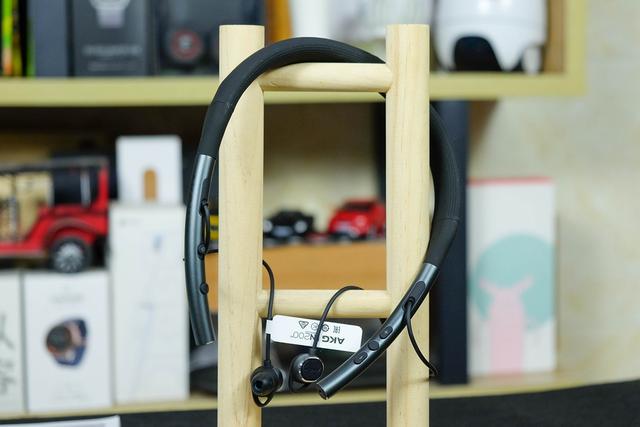 AKG N200nc蓝牙耳机值得买吗 AKG N200nc颈挂蓝牙耳机开箱深度评测