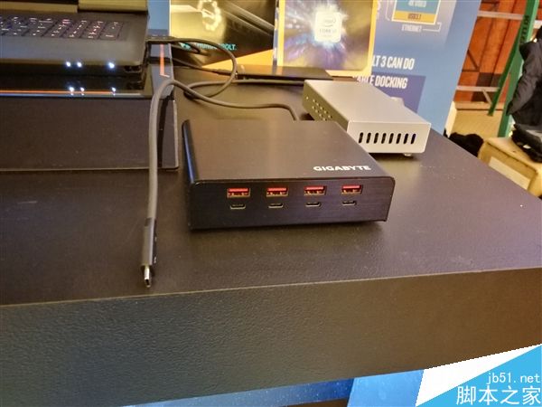 技嘉展示了一款新型扩展坞:雷电3接口转八个USB 3