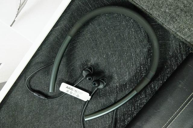 AKG N200nc蓝牙耳机值得买吗 AKG N200nc颈挂蓝牙耳机开箱深度评测