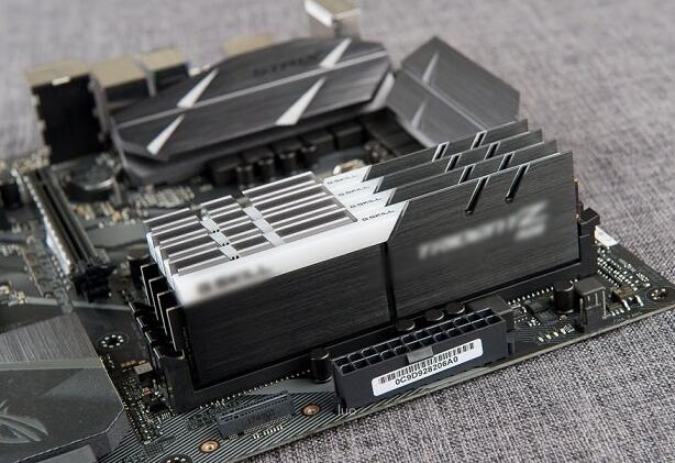 DDR4 2400和3000區(qū)別大嗎 低頻和高頻內(nèi)存性能差距對比