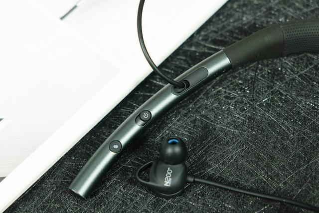 AKG N200nc蓝牙耳机值得买吗 AKG N200nc颈挂蓝牙耳机开箱深度评测