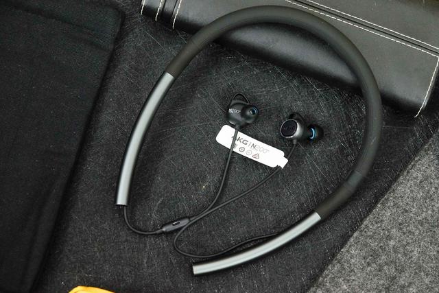 AKG N200nc蓝牙耳机值得买吗 AKG N200nc颈挂蓝牙耳机开箱深度评测