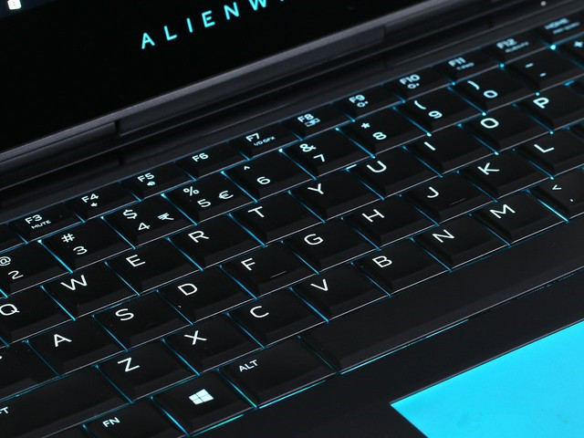 Alienware 13 R3值得买吗？Alienware 13 R3游戏本深度图解评测